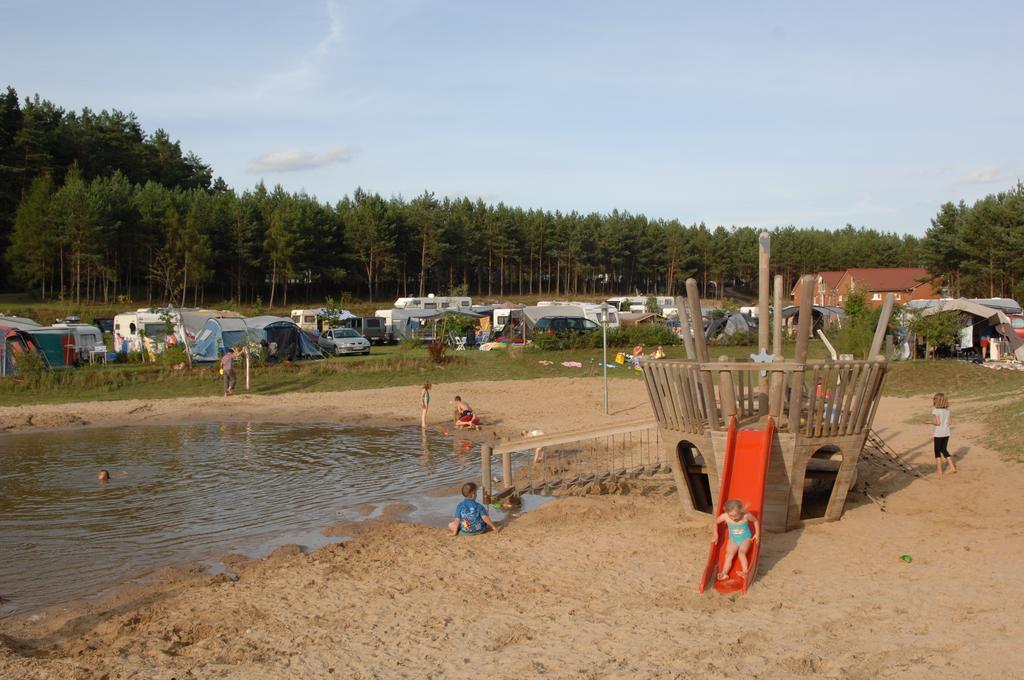 Camping-Und Ferienpark Havelberge Gross Quassow الغرفة الصورة